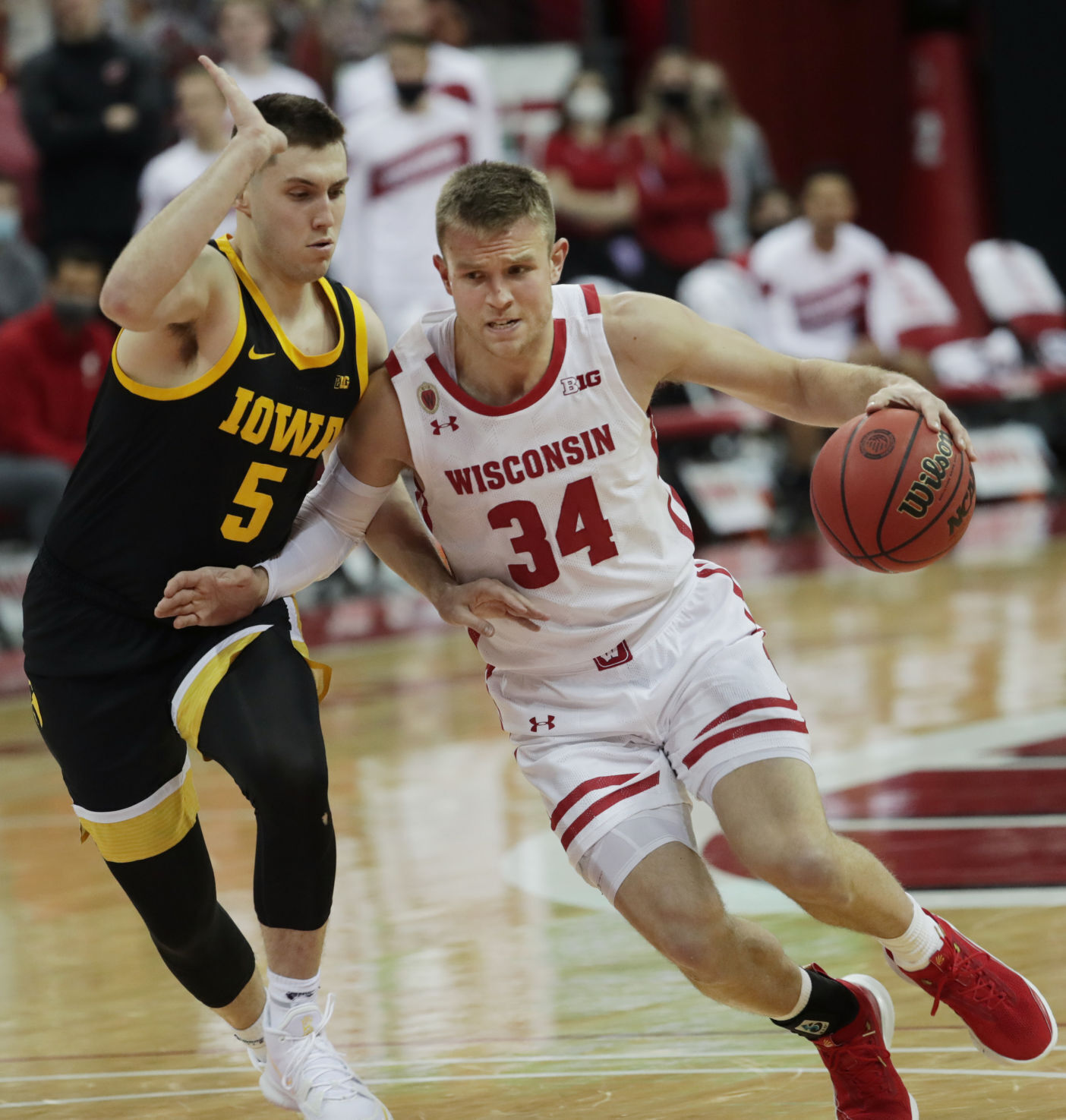 Iowa 77, UW 62